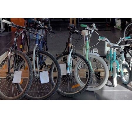 Une carte participative des ateliers associatifs et commerces liés au vélo.